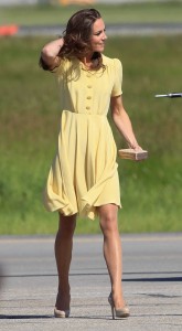 春风好色吹拂起凯特·米德尔顿黄色短裙（第1张/共24张）