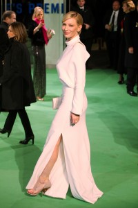 气质女王凯特·布兰切特Cate Blanchett礼服开叉露玉足脚趾（第4张/共19张）