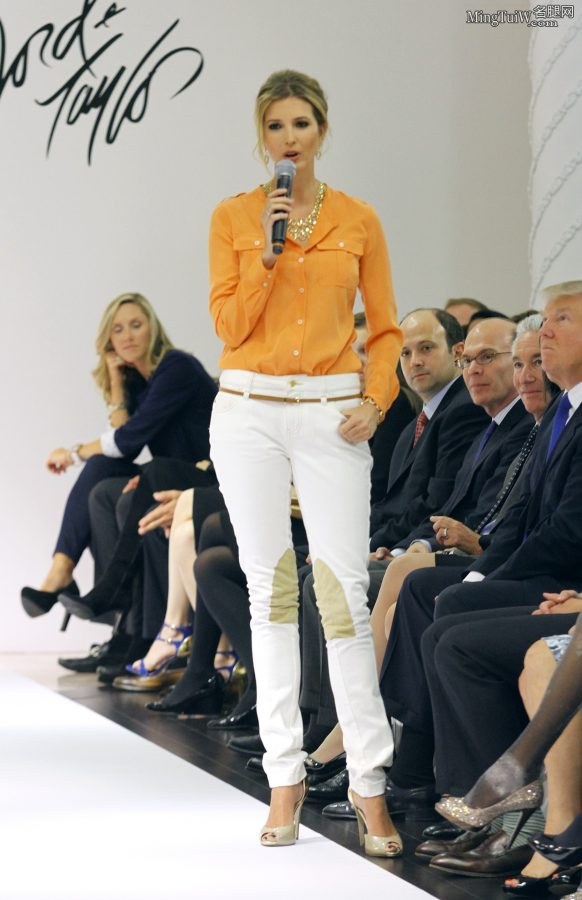 伊万卡·特朗普穿鱼嘴高跟鞋宣传自己的同名品牌（第12张/共44张）