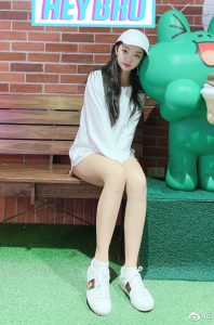 火箭少女李紫婷穿超短热裤展示圆润的玉腿（第1张/共8张）