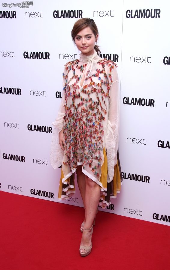 英国女演员珍娜-路易斯·科尔曼踩高跟鞋走红毯（第4张/共10张）