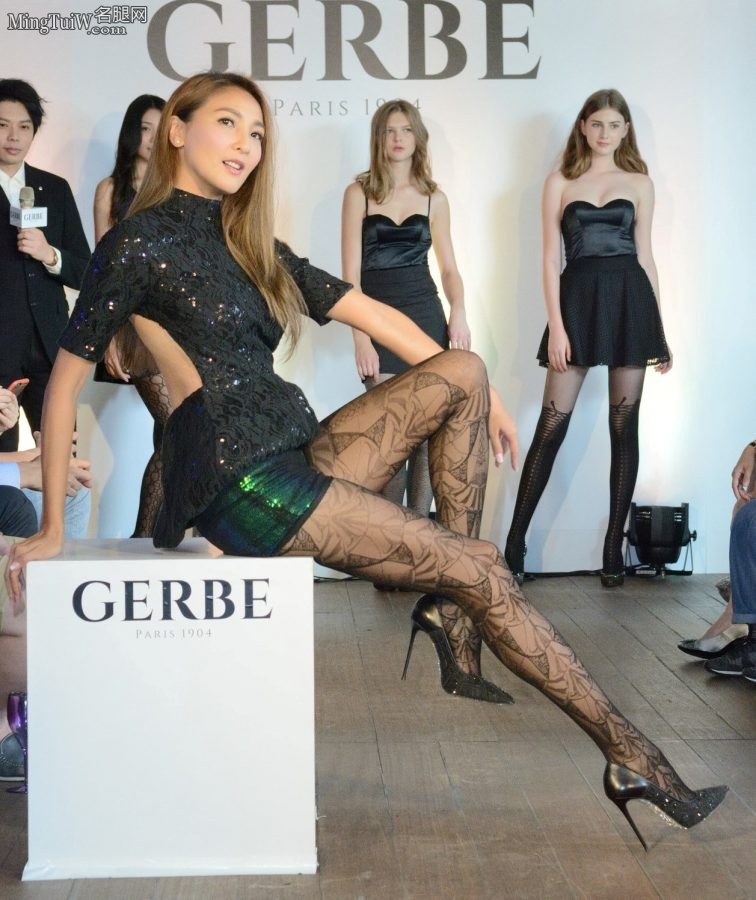 陈思璇代言法国GERBE丝袜品牌 这双长腿完全Hold住了（第3张/共17张）