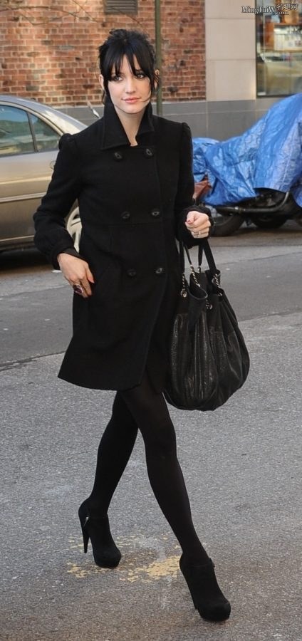 女歌手Ashlee Simpson穿厚黑丝袜外出（第4张/共4张）