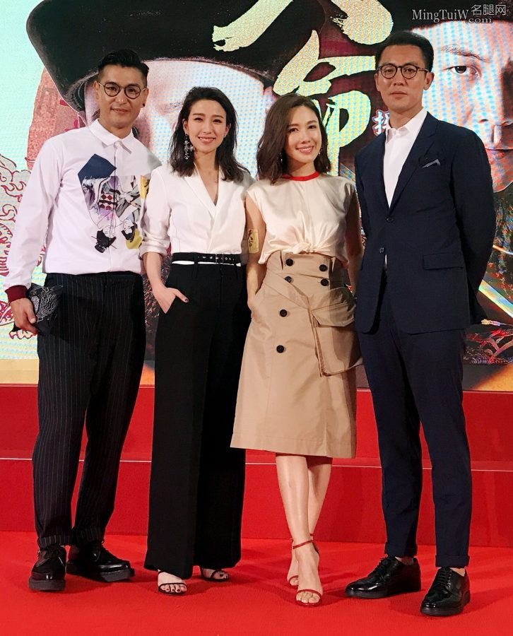 TVB女演员李施嬅红色高跟凉鞋 中间的是赵希洛 右边的是姚子羚（第3张/共3张）