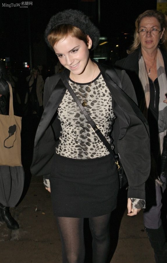 Emma Watson穿厚的黑丝袜外出被记者拍到（第4张/共4张）