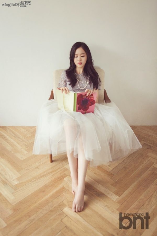 韩国女演员姜汉娜性感女神反转演绎小清新美腿写真（第9张/共18张）