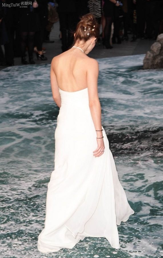 赫敏Emma Watson穿高开叉露背礼服展现青春美腿（第18张/共28张）