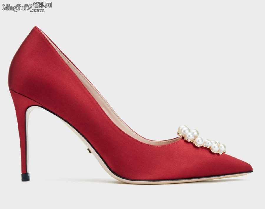 林志玲脚穿LUCIA TACCI红色丝绸珍珠装饰新娘婚礼高跟鞋（第4张/共5张）