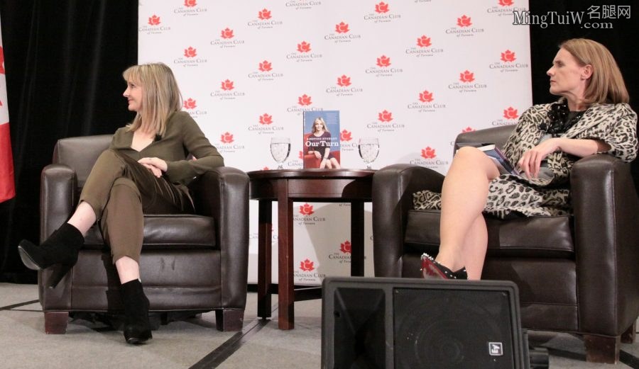 媒体主管Kirstine Stewart的高跟短靴和加拿大妇女组织负责人Alex Johnston的肉丝美腿（第4张/共7张）