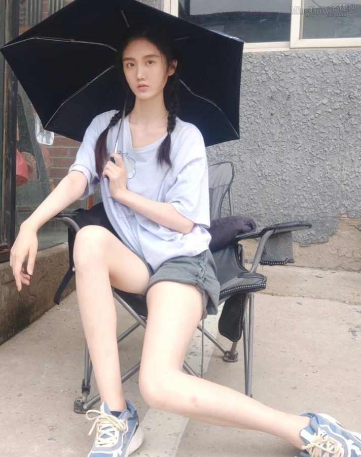 张恩齐白皙光滑的少女腿（第3张/共3张）