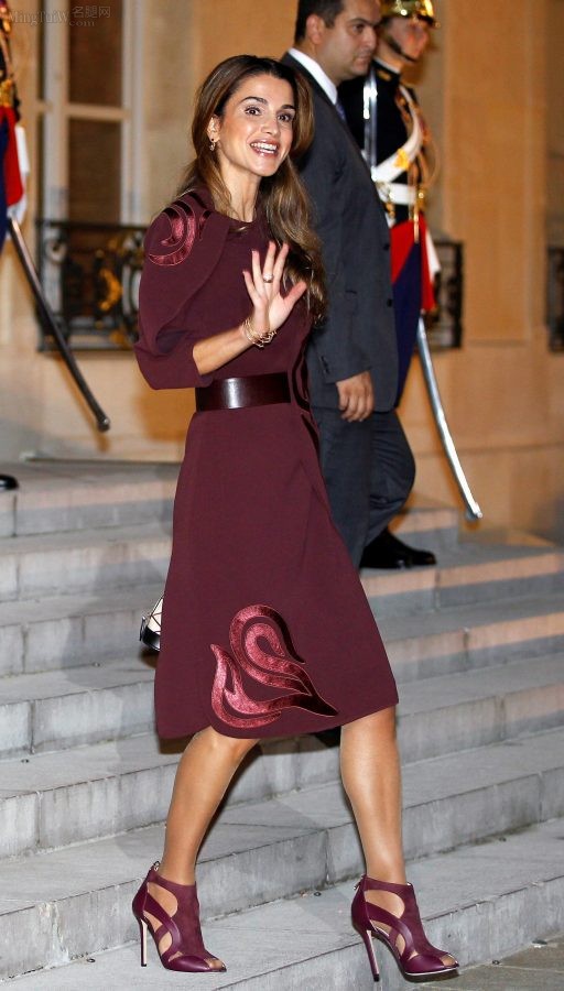 Queen Rania腿穿有光泽的超薄丝袜（第1张/共4张）