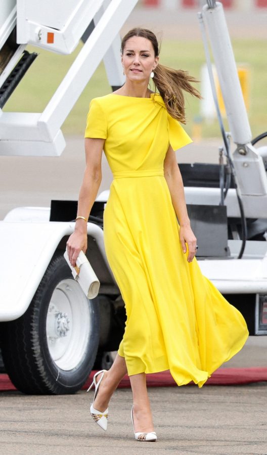Kate Middleton穿明艳黄裙踩细高跟成熟大气（第1张/共4张）