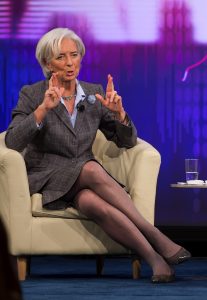 拉加德腿穿灰丝出席国际货币基金组织会议（第2张/共5张）