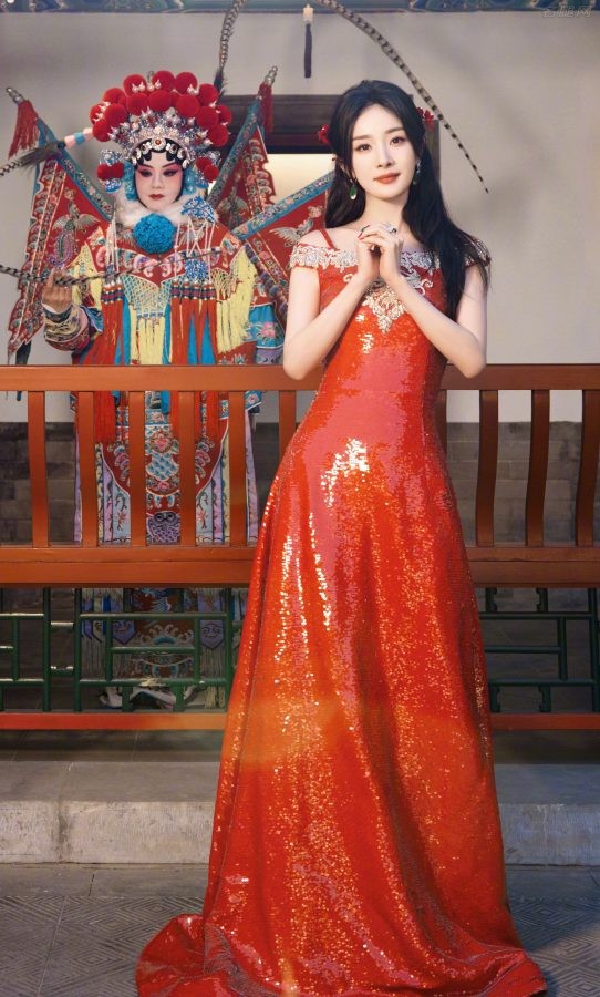 杨幂身穿中国风鲜红色长裙美脸令人如痴如醉（第4张/共5张）