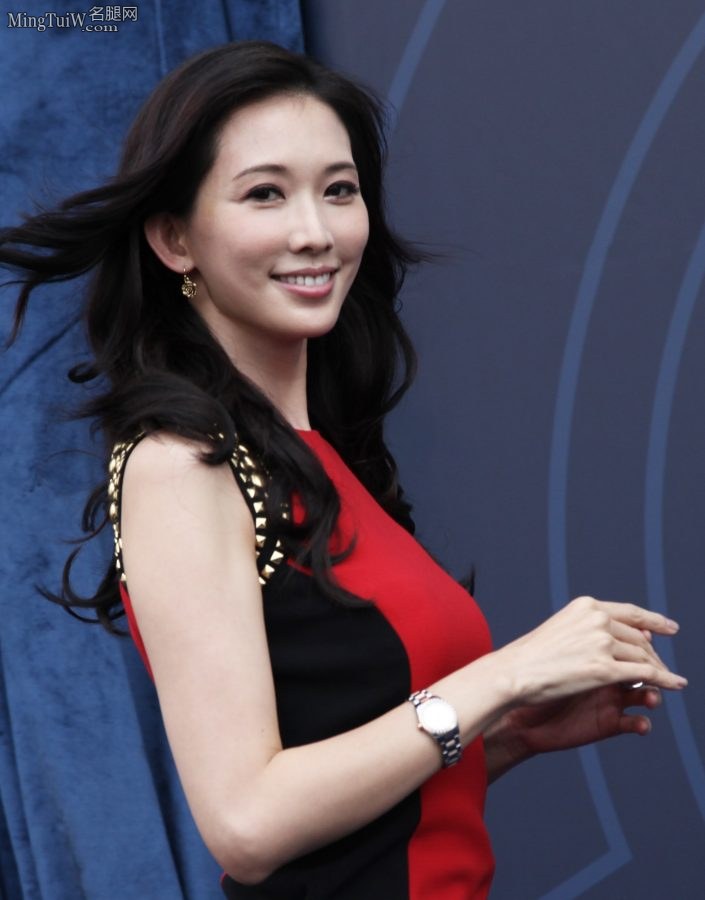 林志玲出席商业活动展示匀称的美腿(13/14)
