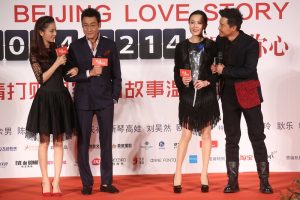 贵妇刘嘉玲+少妇佟丽娅同台比拼高跟鞋