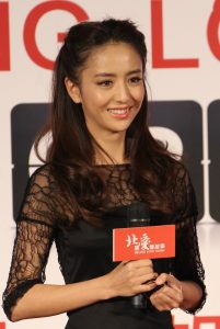 贵妇刘嘉玲+少妇佟丽娅同台比拼高跟鞋