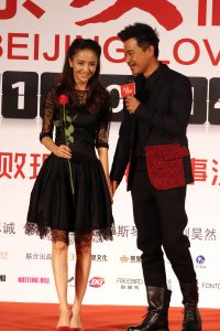 贵妇刘嘉玲+少妇佟丽娅同台比拼高跟鞋