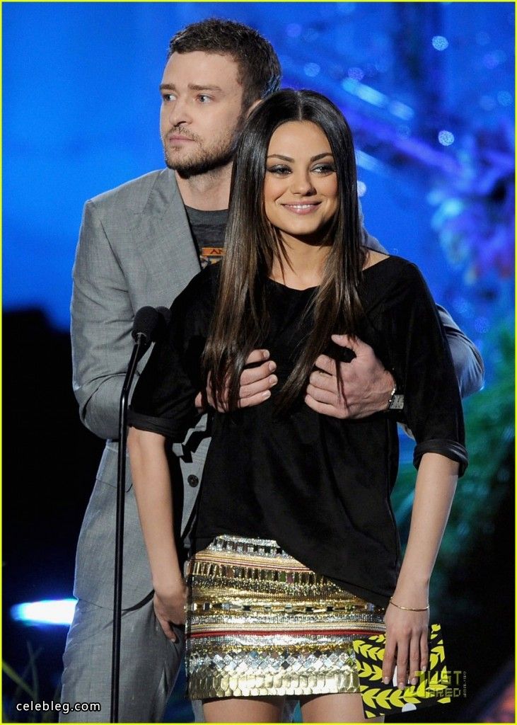 Mila Kunis 米拉·库尼斯 当众被男友抓胸(1/4)