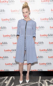 January_Jones_Eva_Chen_Legs (2)