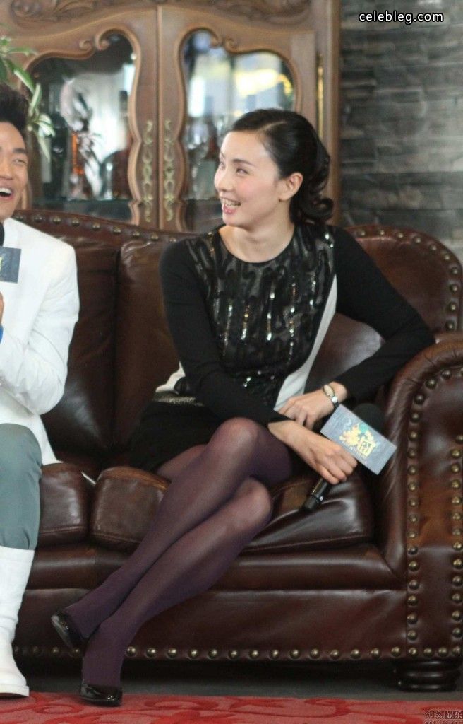 Xu Zheng's wife Tao Hong's sexy black pantyhose legs(2/3)