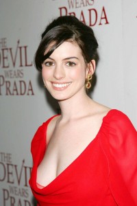 Anne_Hathaway_fengmanxiongbu (4)