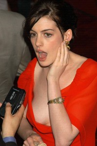 Anne Hathaway安妮·海瑟薇丰满的胸部