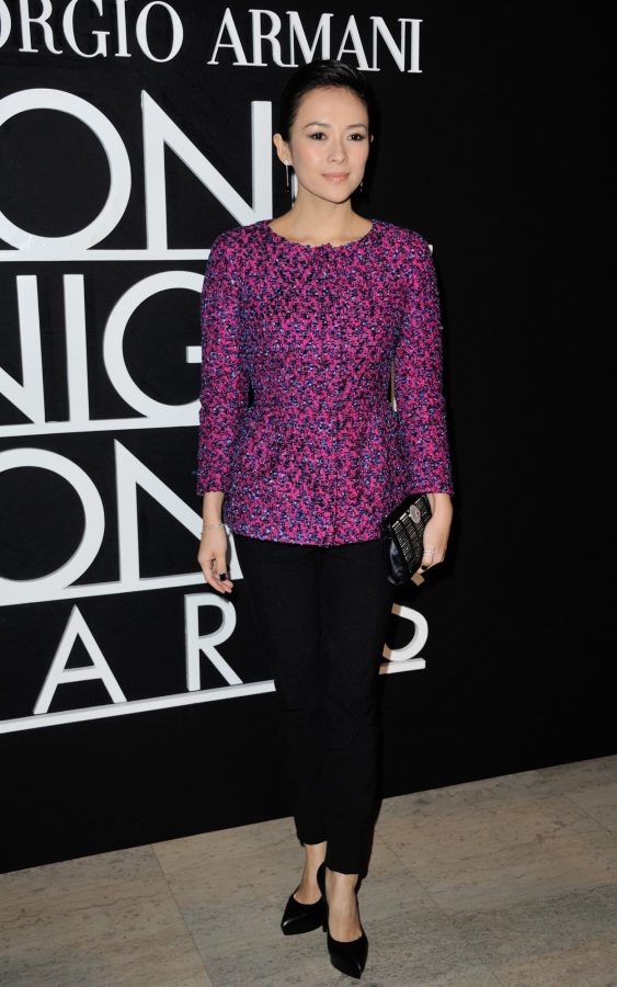 Zhang Ziyi put on stilettos on her beautiful feet and wanted to get them on her feet.(7/12)