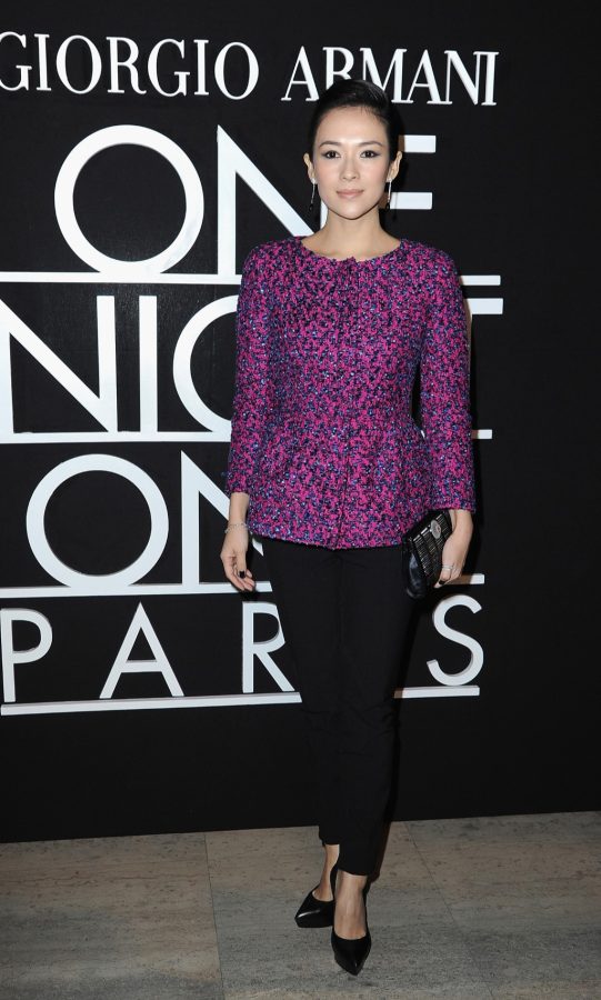 Zhang Ziyi put on stilettos on her beautiful feet and wanted to get them on her feet.(8/12)