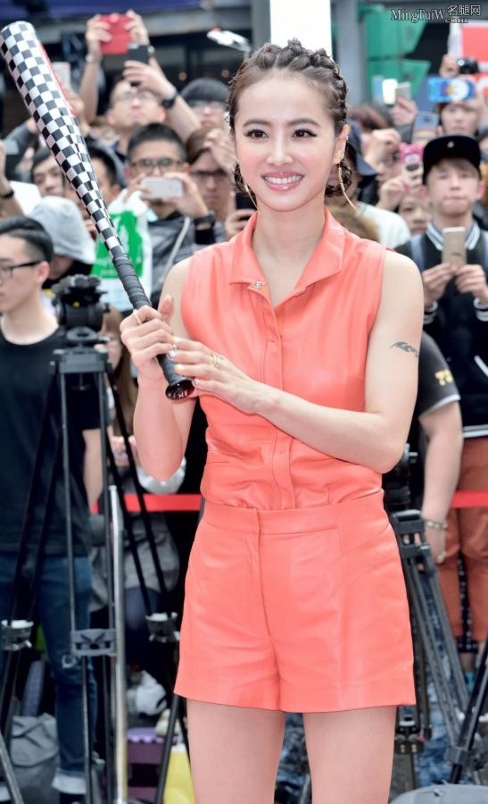 Jolin蔡依林美腿细高跟打完棒球上台跳舞(17/74)