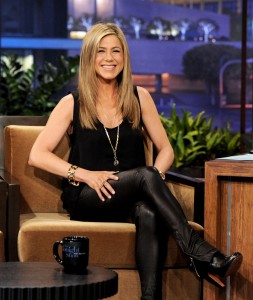 Jennifer_Aniston_legsonshow (1)