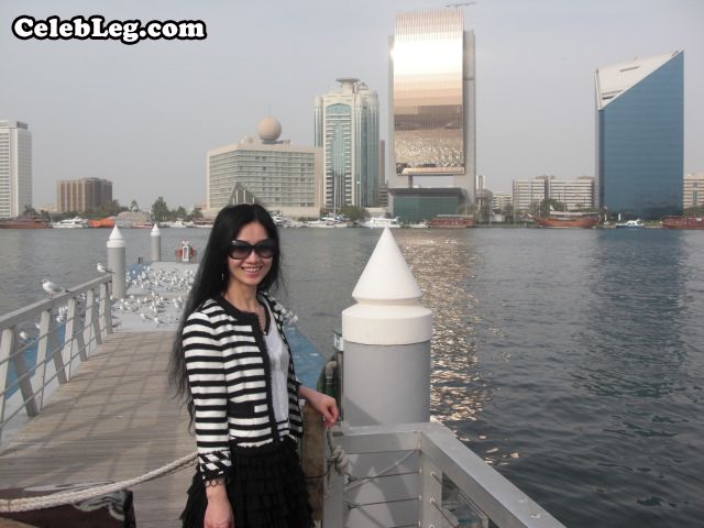 美姐兰婷美腿裹着黑色丝袜短裙外出旅游(4/7)