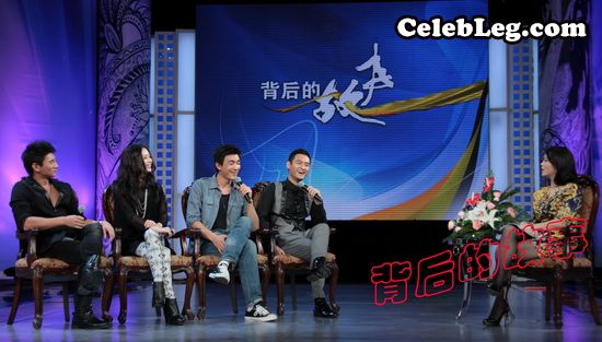 熟女主持李湘主持节目时翘起丰满丝袜美腿(2/16)