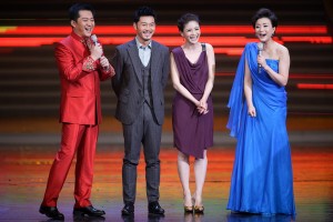 Sha Yi's wife and host Hu Ke show off her beautiful feet in fish-mouth high heels(2/3)