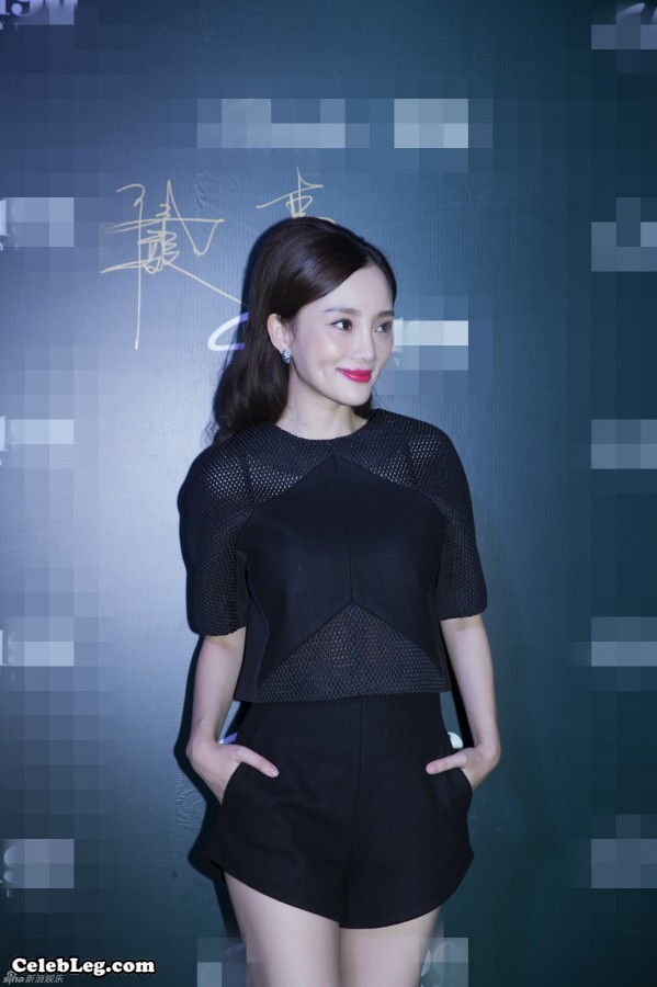 艳媚李小璐秀长直的白腿有颜部清晰照片(19/23)