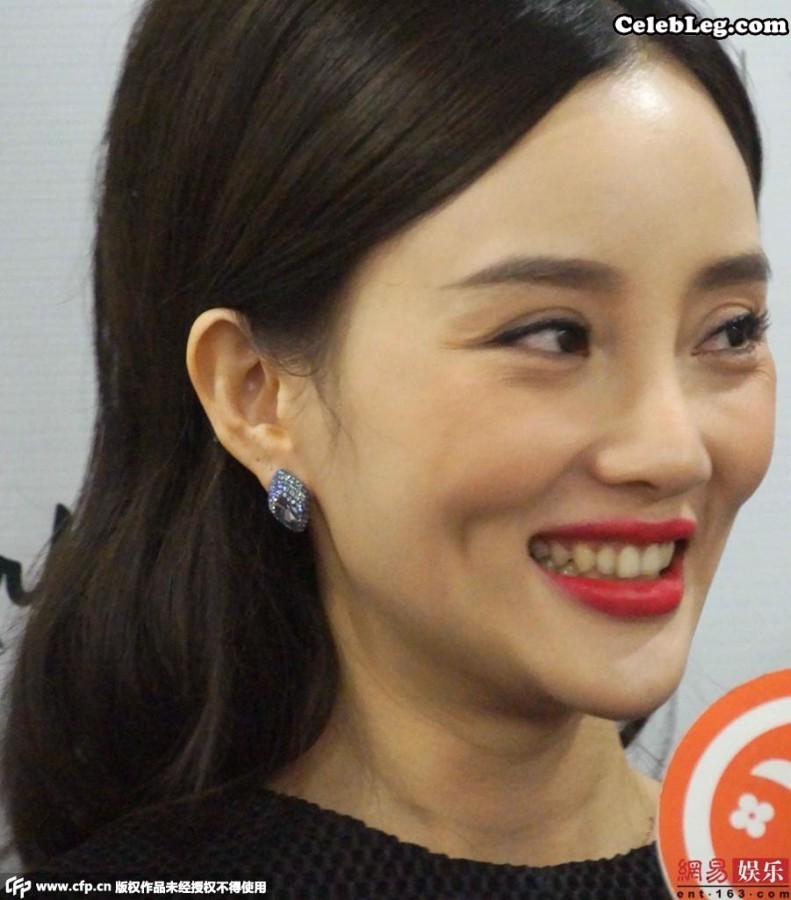 艳媚李小璐秀长直的白腿有颜部清晰照片(10/23)