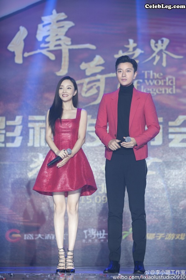 女明星李小璐玉腿又白又细(1/12)