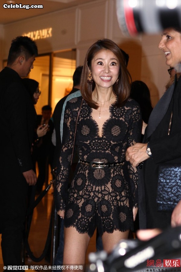 女星林心如踩尖头高跟美腿交叠坐姿太美(10/18)