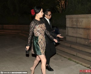 老女人刘嘉玲美腿玉足黄金甲霸气