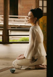 刘嘉玲为时尚芭莎拍摄日式风格大片，想到日本爱情动作片的女主（第1张/共6张）
