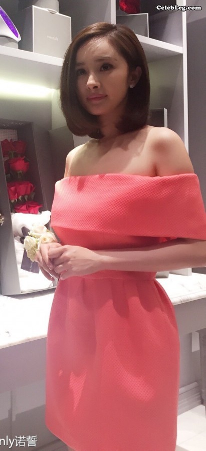 明星杨幂美腿代言Roseonly花店像一朵小玫瑰(16/27)