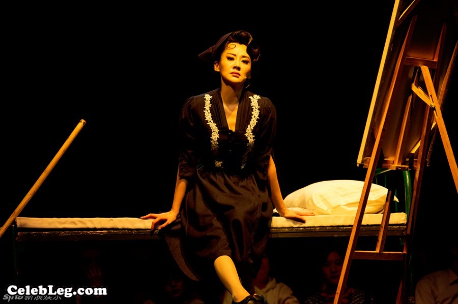 成熟的美女明星许晴脱鞋让你看她的肉丝足表演话剧《如梦之梦》(10/17)