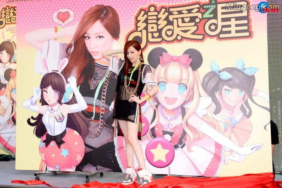 Cyndi Wang's beautiful legs dancing in sneakers and see-through outfit(30/61)