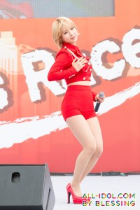 韩国女团成员朴草娥肉丝美腿舞蹈