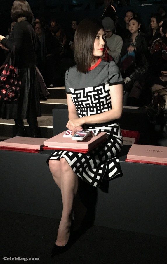 Alyssa Chia watched the show and the photographer secretly photographed her beautiful legs and high heels(9/9)