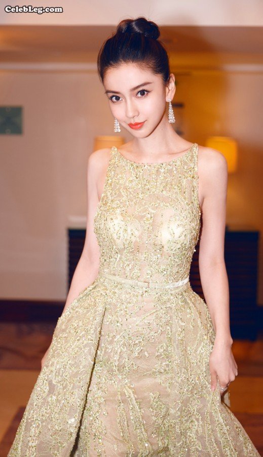 Angelababy秀美背，两颗小球与朦胧美腿(2/4)