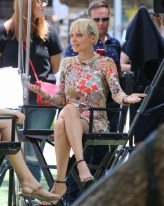 Nicole_Richie_LegsHeels (4)