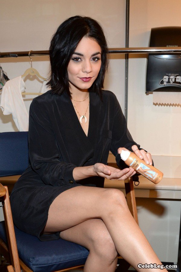 好莱坞甜心Vanessa Hudgens顺滑的美腿很不错(4/9)