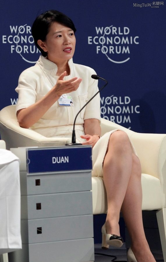 Yang Lan and the strong women in Davos with high heels(11/14)
