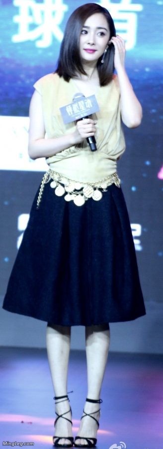 杨幂、迪丽热巴、陈数三位女星的高跟美腿想要哪个(34/44)